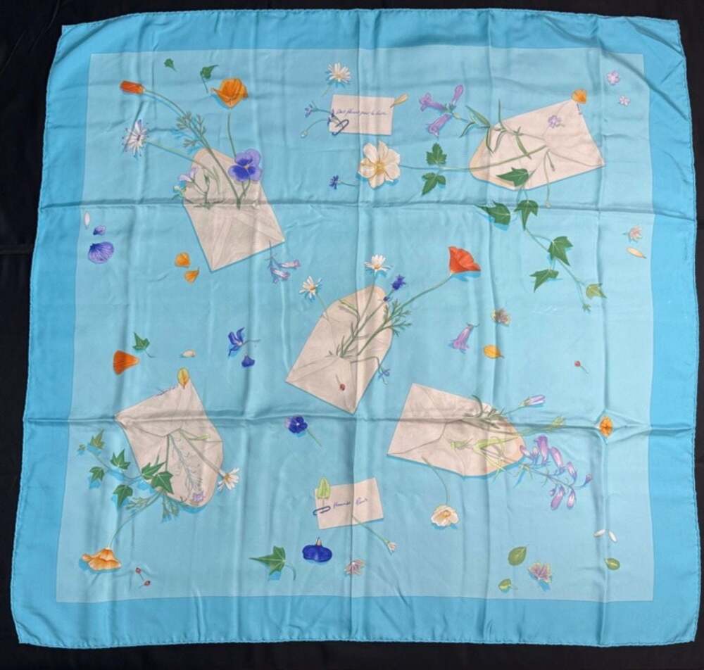 Hermes 'Des Fleurs Pour Le Dire' 90cm Silk Scarf by Leigh P. Cooke